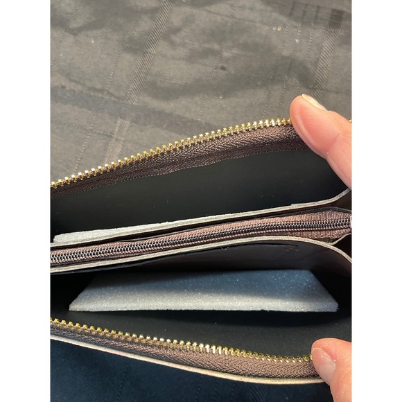 Ole Faux Leather Wristlet Clutch Wallet Floral Print Zip Around New - Picture 3 of 4